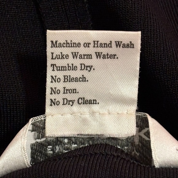 Exclusively Misook Designer Red and Black Blazer New Without Tags Size Large - Picture 5 of 10